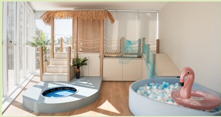 Sala sensorial com piscina de bolinhas